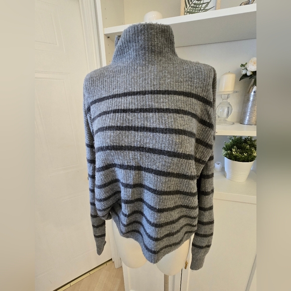 XL Cynthia Rowley Mock Grey/Black striped lightweight wool blend sweater - Picture 2 of 8